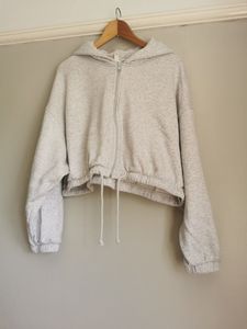 Sweats à capuche pour femmes alliant confort pratique et style moderne, parfaits pour se détendre ou porter au quotidien - Product Image 2