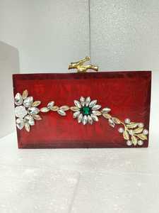 กระเป๋าคลัทช์เรซิ่นทำมือสไตล์สัตว์ สีแดง ประดับหินสีทอง สัมผัสเหมือนจริง งานแฮนด์เมดจากอินเดีย สำหรับผู้หญิง - Product Image 2