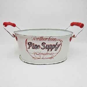 Maceta decorativa de pino Jingle elaborada con metal envejecido, perfecta para exhibir verduras navideñas y alegría navideña al aire libre - Product Image 4