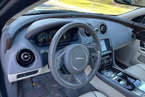 Jaguar XJ R-Sport USADO de 2017 - Product Image 3