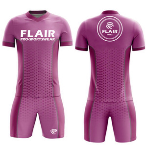 Ensembles d'uniformes de maillots de football confortables et respirants de meilleure qualité au design personnalisé Service OEM pour les jeunes joueurs de sexe masculin Coupe automatisée - Product Image 3