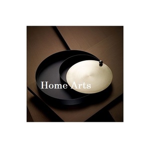 Plat de service en fer de la plus grande qualité, design classique, forme ronde, plat de service pour chocolats par Home Arts - Product Image 1