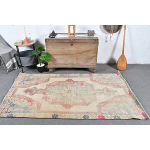 Alfombra turca Vintage de 4x6 pies, Beige, roja, clásica, gran área de lana, diseño de salas de retazos abstractos, látex de 10mm para adolescentes - Product Image 1