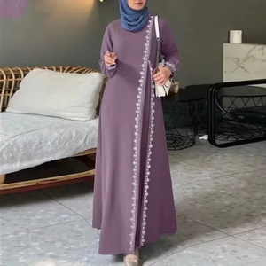 Abaya en soie satinée de luxe sur mesure en gros, manches longues, anti-rides, faite à la main, style Dubaï, élégante, mode modeste - Product Image 4
