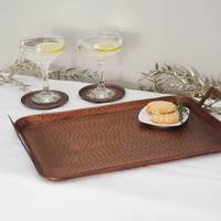 Plateau de service de luxe moderne en cuivre pur antique avec motif floral et poignées latérales pour hôtels et hôtellerie à prix abordable AALIYAN IMPEX