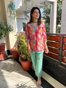 Nouvel ensemble de pyjama coordonné en coton floral pour femme - Respirant et à séchage rapide, pyjama d'été avec taille élastique - Product Image 3
