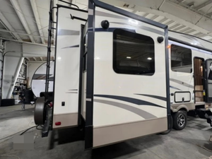 Autocaravana FO-R-E-S-T RV R-I-V-E-R F-L-A-G S-T-A-F-F SUPER LITE 8529RLWS 2017, USADA EN BUEN ESTADO, DISPONIBLE PARA LA VENTA - Product Image 6