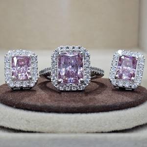 แหวนหมั้นสั่งทำพิเศษ ตัวเรือนเงินแท้ 925 ชุบทองคำขาว ประดับเพชรโมอิสซาไนต์สีชมพูทรงคุชชั่น คุณภาพ VVSD แท้ ได้รับการรับรองจาก GRA - Product Image 6