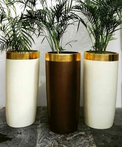 Vases cylindriques classiques en métal avec finition dorée, idéaux pour les restaurants, les hôtels et les fêtes, décoration élégante pour la maison - Product Image 3