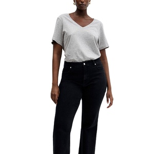 เสื้อยืดคอวีสำหรับผู้หญิงเสื้อยืดสตรีทแวร์หรือเลานจ์สไตล์สตรีทแวร์ - Product Image 5