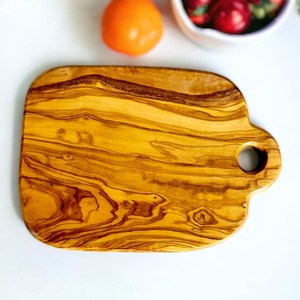 Planche à découper en bois d'olivier rustique faite à la main - Écologique, durable, légère, ustensiles de cuisine pour la viande, le pain, les légumes et les fruits - Product Image 3