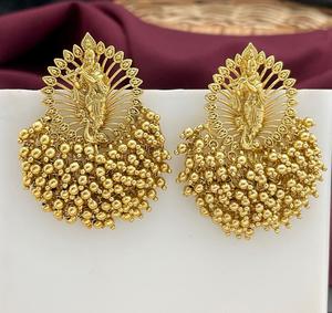 Templo tradicional Krishna Grace Drops Golden Devotion Jhumka Krishna Temple Jhumkas Ropa para regalos de boda para mujeres - Product Image 3