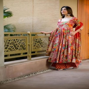 VASTRA COTTAGE Ensemble Anarkali en pur coton doux imprimé avec jupe évasée, dupatta assorti et palazzo imprimé – Tenue ethnique de créateur - Product Image 4