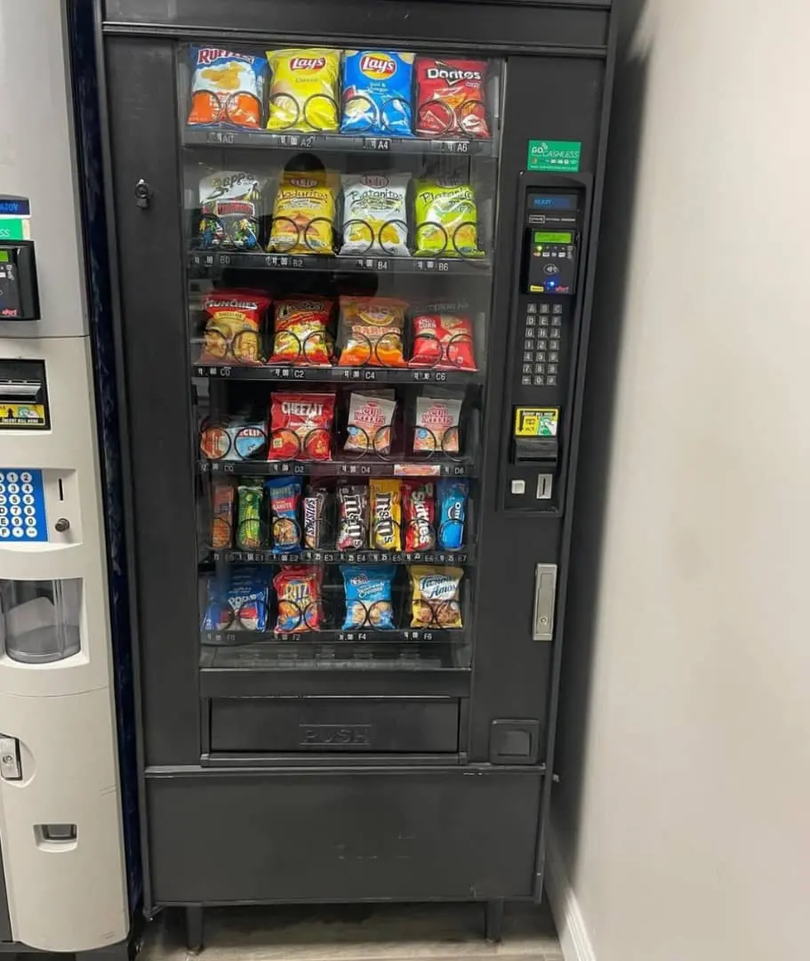 Cold Drink Vending Machine With Dual Zone Temp Control Available