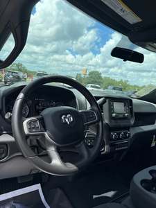 Pre-owned Clean 2024 Ra-m 3500 crew cab Tradesman 4WD - Product Image 3