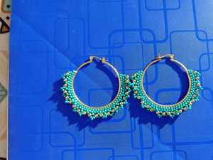 Pendientes de aro con cuentas de semilla de cristal de color azul cielo hechos a medida para tiendas de accesorios de moda ideales para reventa - Product Image 4
