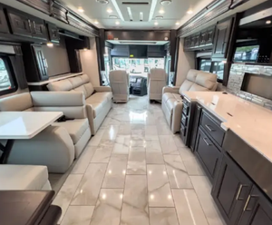 ราคาดีที่สุด ปี 2024 2025 Fleetwoods RV Discovery LXE 40M รถบ้านเคลื่อนที่ คลาส A มาตรฐานยูโร 5 รองรับผู้โดยสาร 4-6 คน สำหรับส่งออกทั่วโลก - Product Image 2