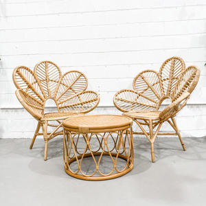 Chaises de mariée et marié en rotin de haute qualité en forme de fleur de couleur naturelle - Product Image 1