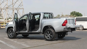 รถยนต์โตโยต้า ไฮลักซ์ ปี 2022 สีแดง เครื่องยนต์ดีเซลไฟฟ้า เกียร์อัตโนมัติ ความจุ 4 ลิตร ภายในสีเข้ม ขายดี พวงมาลัยซ้าย - Product Image 3