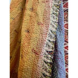 Châle en soie vintage imprimé à la main, motif Citrine Sun Garden - Product Image 1