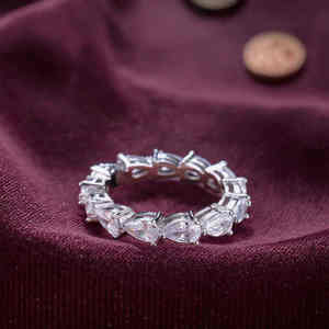 แหวนหมั้นเงินแท้ 925 สำหรับผู้หญิง คอลเลคชั่นใหม่ เพชรทรงบริลเลียนต์ คัต มอยส์ซาไนต์ รูปหยดน้ำ ประดับมุกน้ำจืด - Product Image 3