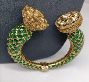 Elegante Brazalete de Moissanita y Kundan Chapado en Oro de Primera Calidad para Bodas y Compromisos, Colección para Fiestas, para Mujer - Product Image 1