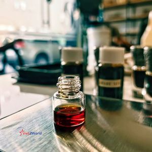 Huile essentielle d'agarwood Oud de haute qualité, huile de bois naturelle, diffuseur de roseaux, écologique, fabriqué au Vietnam, modèle Oud01 - Product Image 1