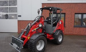 Chargeuse sur pneus compacte Weidermann 1390 rouge, mini-chargeuse frontale diesel avec godet pour l'agriculture et la construction, à vendre - Product Image 2