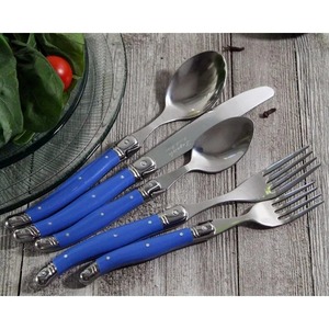 Ensemble de couverts modernes en acier inoxydable à tête argentée avec poignée bleue élégante pour salle à manger, cuisine, restaurant et table de mariage - Product Image 4