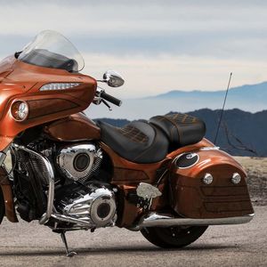 NUEVA LLEGADA Indians Motocicleta C H I E F Dark Horse Sunset Red Metallic - Product Image 2