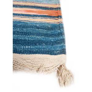 พรมลายทางสไตล์คิลิมสีน้ำเงิน รุ่น Paem-779 จาก Nayaab Designer ผลิตจากผ้าฝ้ายทอแบบแบน เหมาะสำหรับใช้ในบ้าน ห้องนอน สำนักงาน โรงแรม และการเดินทาง - Product Image 4