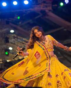 ชุดเลเฮนกาโชลีแบบกลับด้านได้สำหรับเทศกาลนาวรัตรี - เสื้อผ้าแฟชั่นสำหรับผู้หญิงทุกฤดูกาล - Product Image 2