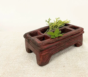 Boîte à épices compacte en bois avec compartiments individuels pour le sel, le poivre, l'origan, le thym et autres condiments - Product Image 1