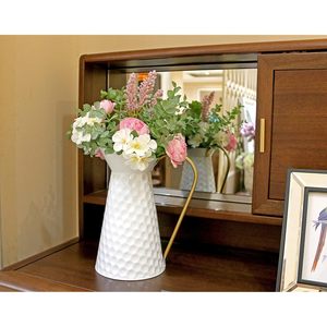 Florero de metal versátil Ideal para flores frescas Flores artificiales y más Disponible a precio al por mayor - Product Image 4