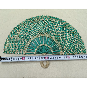 Éventail de palmier naturel écologique | Éventail en jonc de mer tissé à la main | Accessoire de décoration rustique | Artisanat vietnamien durable | Écologique, Durable - Product Image 5