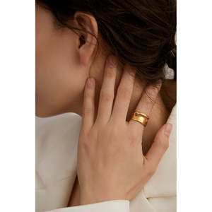 Anelli Classici Placcati Oro 18K con Gemme e Incassatura a Castone, Fascia Spessa, Impermeabili - Product Image 1