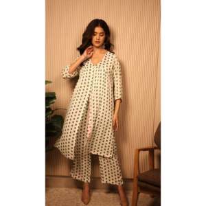 ชุดคุร์ตาผ้าเครปคอวีสีเขียวและสีงาช้าง ระบายอากาศได้ดี แขนสามส่วน สไตล์ลำลอง สำหรับฤดูใบไม้ผลิ/ฤดูร้อน - Product Image 2