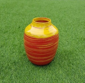 Jarrón de bambú hilado con diseño navideño pulido rojo con diseños personalizados únicos para la decoración del hogar y la cocina hecho en Vietnam - Product Image 6