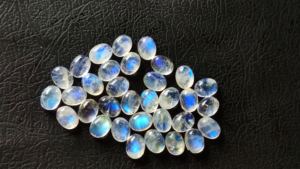 Bleu feu pierre de lune Cabochon 6x4mm forme ovale dos plat lâche arc-en-ciel pierre de lune Lot pour bijoux prix de gros pierre de lune - Product Image 5