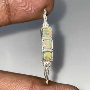 Colgante de Lujo de Plata de Ley 925 Estilo Vintage con Tres Piedras de Ópalo Etíope Natural de Corte Brillante para Mujer - Product Image 2