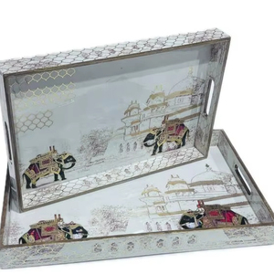 Ensemble de plateaux d'art en bois coloré à carreaux, de formes rondes et rectangulaires, pour la présentation de table festive d'anniversaire et de baptême - Product Image 1