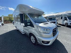 Autocaravana de Lujo Todoterreno, Camioneta RV con Una Habitación, Techo Ajustable, Furgoneta Convertida en Venta - Product Image 2