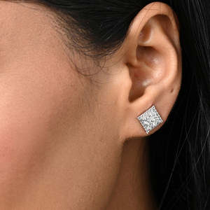 Pendientes Clásicos Alva con Diseño Geométrico de Flor en Plata, con Circonita y Perla Corte Princesa, para Bodas, Aniversarios, Fiestas y Regalos - Product Image 4