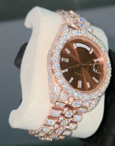 Reloj Clásico de Lujo de Acero Inoxidable con Esfera Marrón de Dos Tonos, Movimiento Mecánico Miyota, Completamente Engastado con Moissanita, Estilo Hip Hop Vintage - Product Image 3