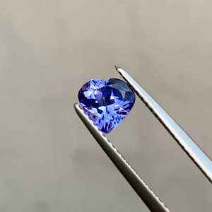 Tanzanite naturelle à 100 %, taille facetée en forme de cœur, pierres semi-précieuses de taille calibrée, pierres précieuses authentiques pour bague et pendentif - Product Image 2