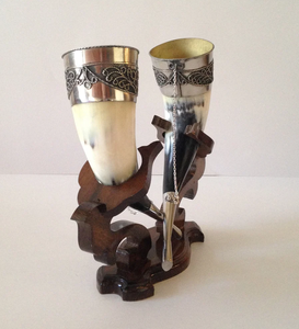 Corne à boire viking personnalisée avec support, ornement pour les demoiselles d'honneur, cadeaux vikings pour homme, jeu Ragnar pour corne à bière - Product Image 1
