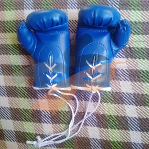 PAIR 3.5 "Mini Luvas De Boxe Carro Pendurado Van Espelho Traseiro esportes Presente Bandeira Chave