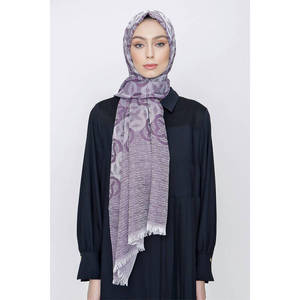 Pañuelo Rectangular con Borlas de Poliéster Lila y Monograma, para la Cabeza y el Cuello - Product Image 1
