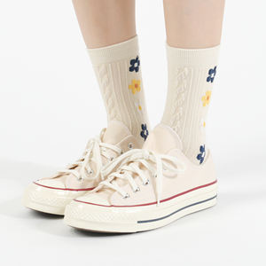 Calcetines de Algodón para Mujer Kikiya, Calcetines Casuales Transpirables de Punto con Diseño Floral Novedoso para Uso Diario - Product Image 2