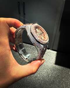 Reloj de Lujo VVS Brillante con Cuarzo Ronda y Diamantes Moissanite, Estilo Ejecutivo, Diseño Completamente Cubierto de Diamantes, Regalo para Él y Ella - Product Image 2